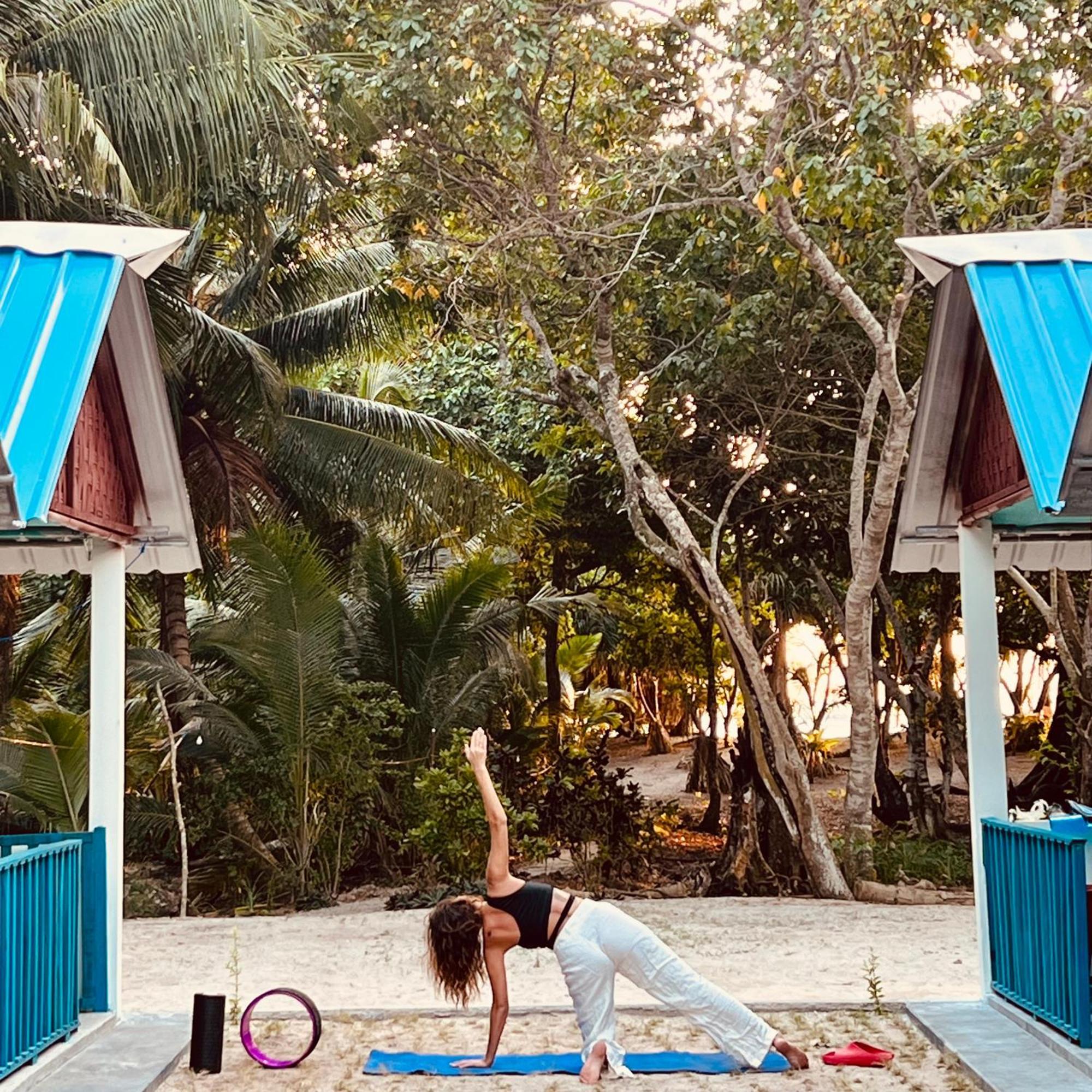 Blue Sea Restaurant & Bungalows Sitapur Exterior photo